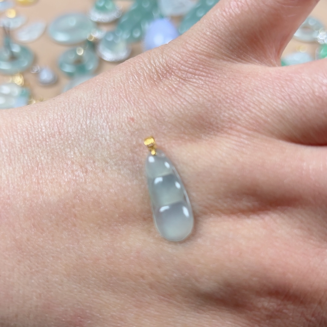 翡翠颈饰18K金镶嵌豆子