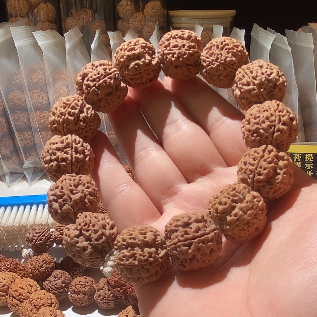 吊坠金刚菩提粱满肉镂空蜂王23mm