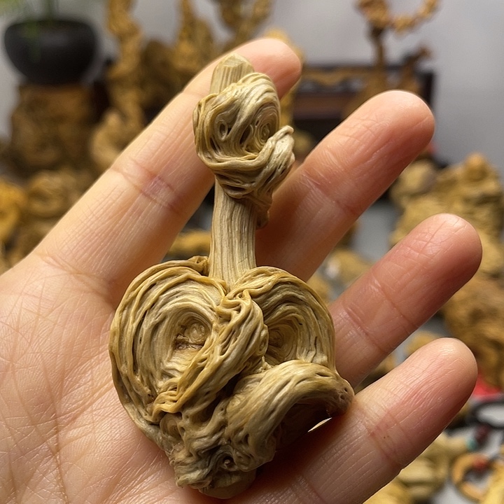 精品降龙木手把件aaa