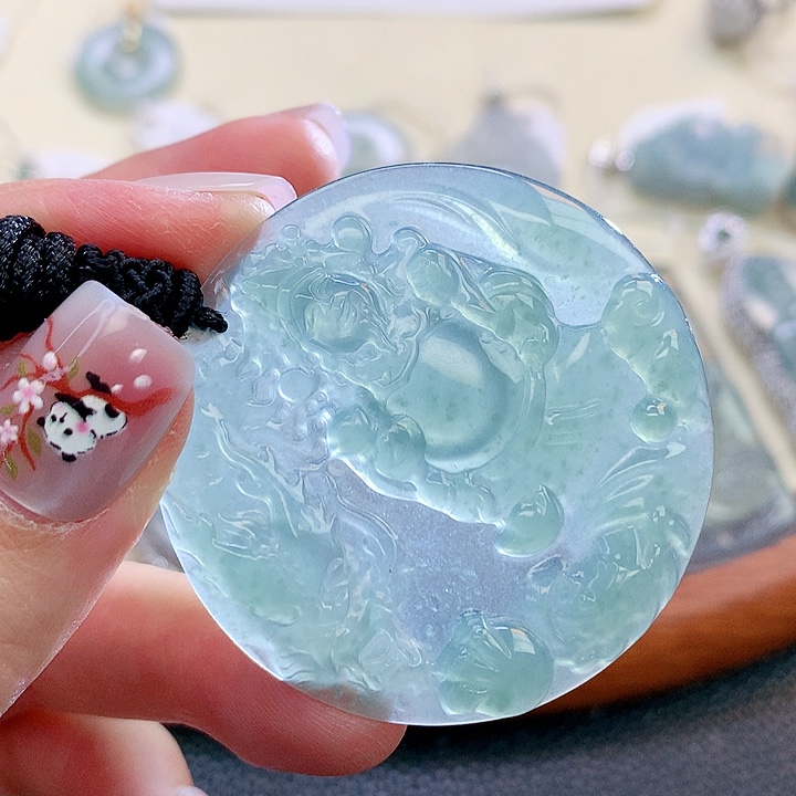 翡翠颈饰未镶嵌翡翠