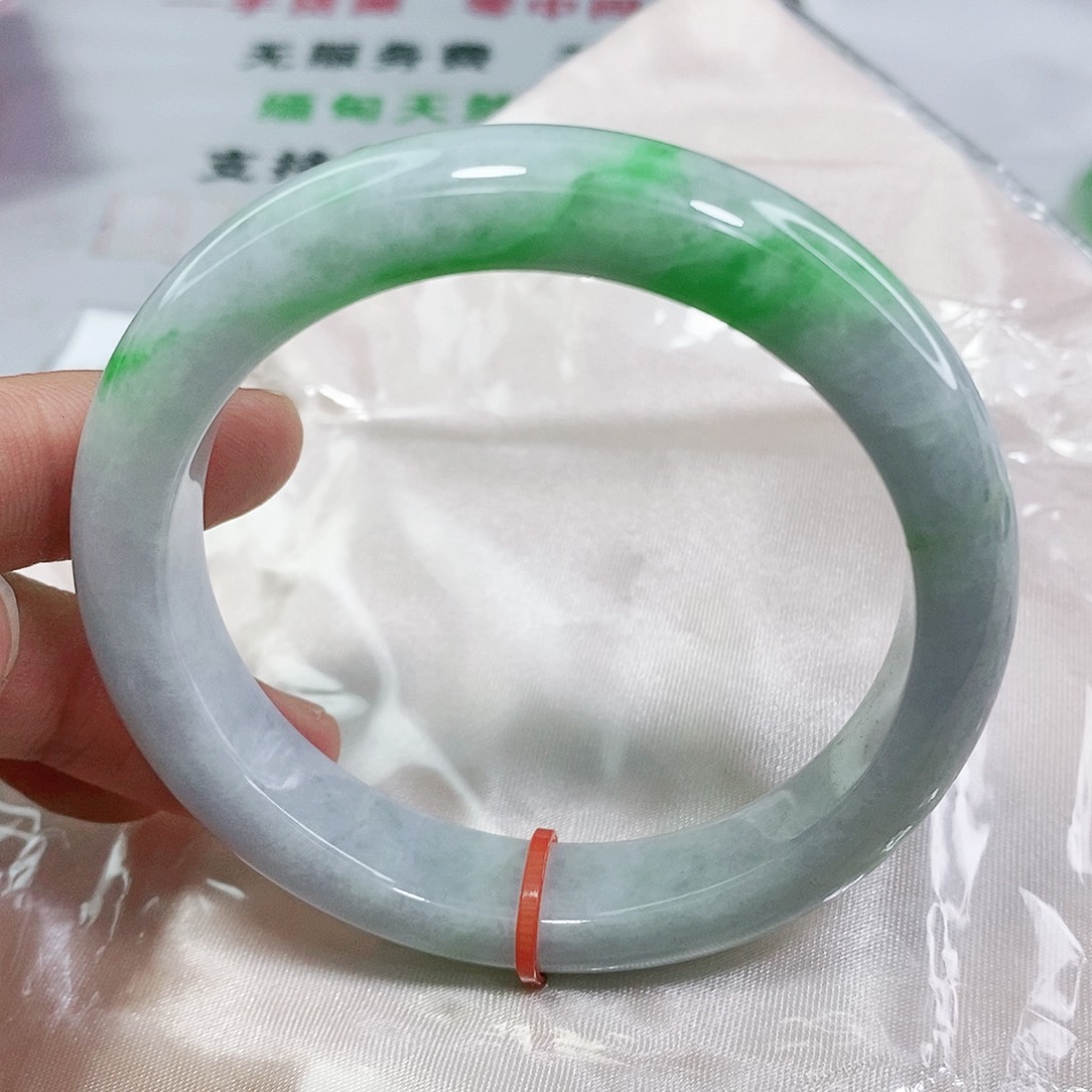 翡翠手镯未镶嵌57圈口