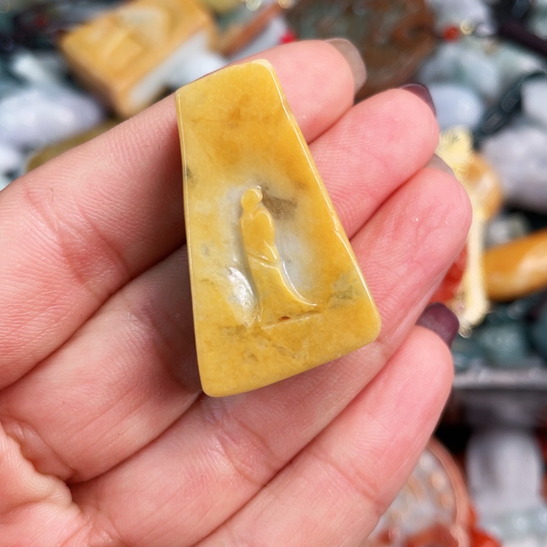 翡翠颈饰未镶嵌翡翠