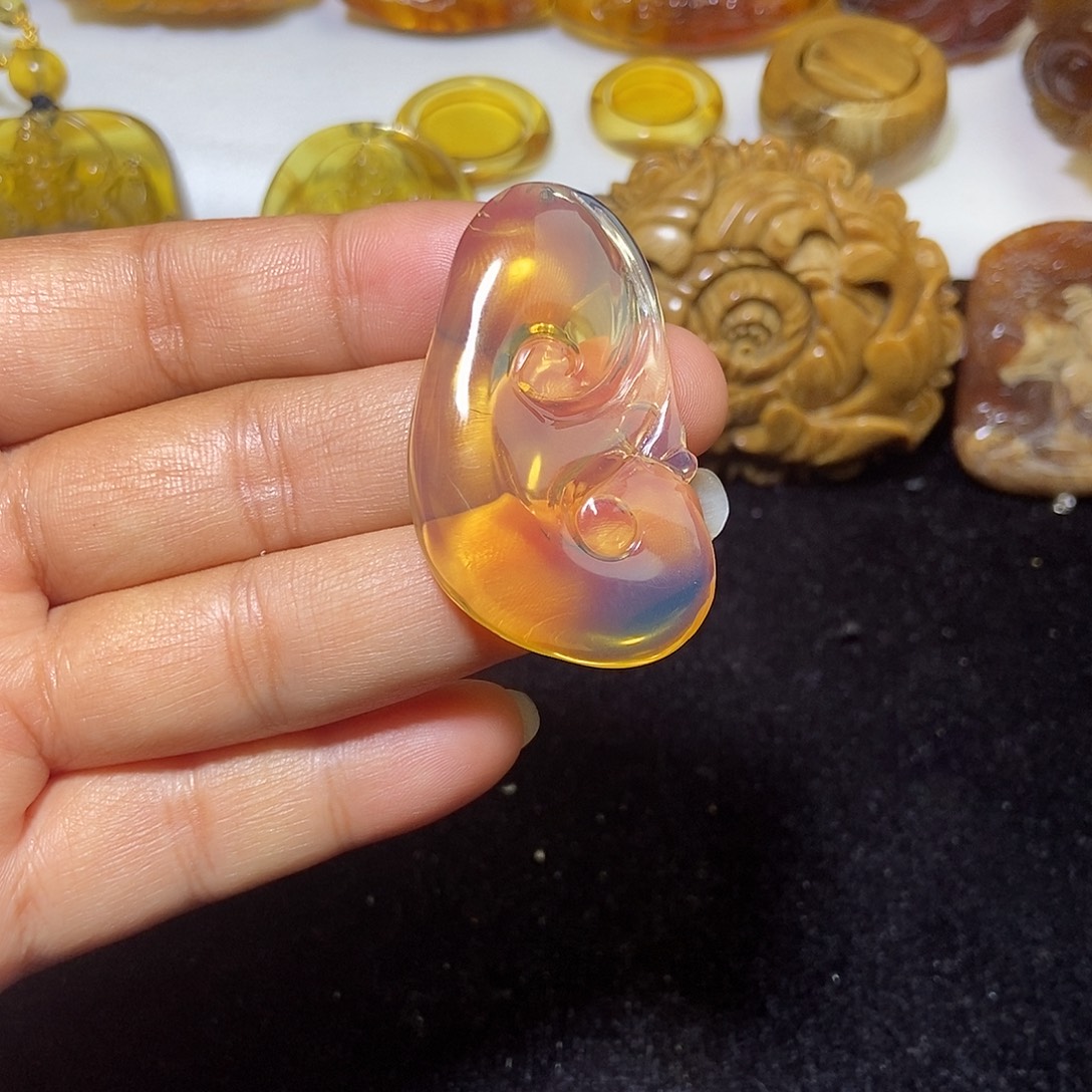 琥珀未镶嵌颈饰缅甸天然琥珀吊坠