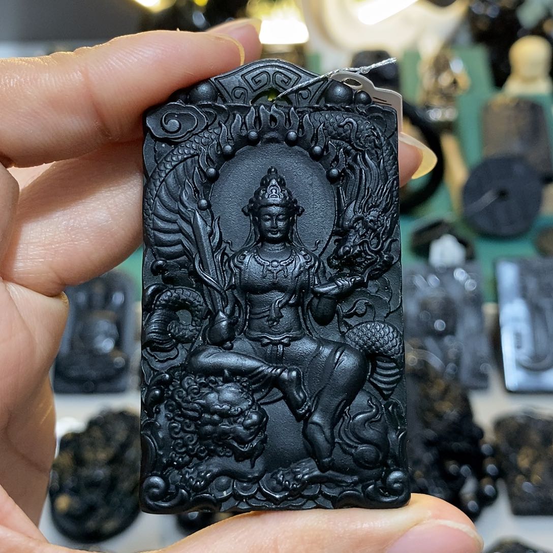 蛇纹石玉颈饰未镶嵌自**风