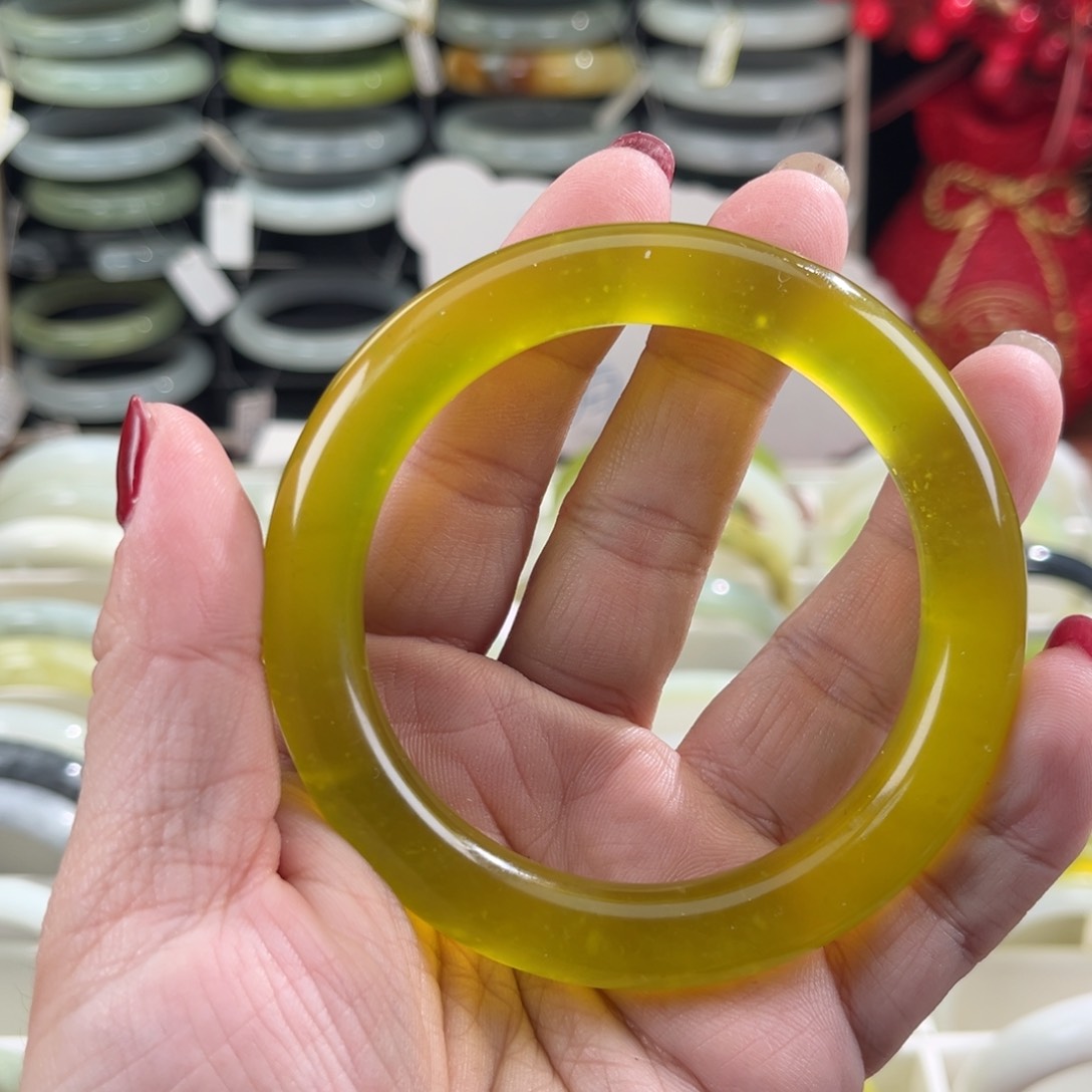 蛇纹石玉手镯未镶嵌