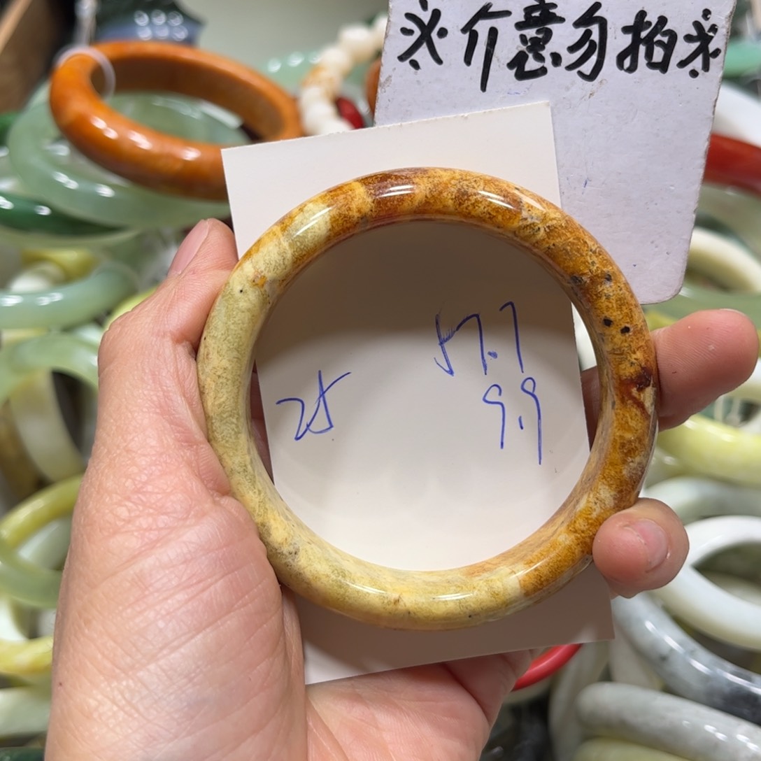 蛇纹石玉手镯未镶嵌