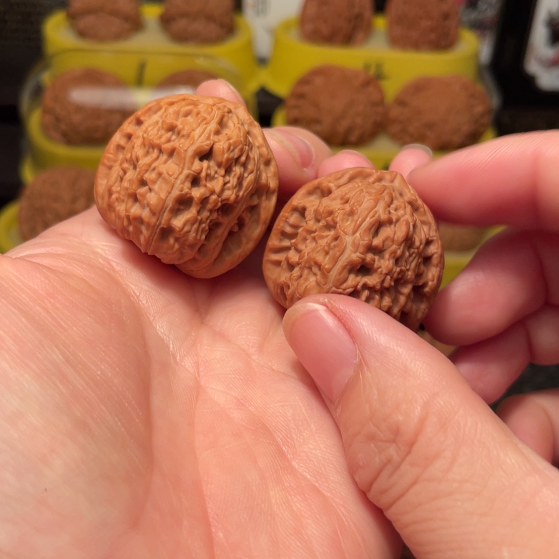 把件文玩核桃32尺三角白核桃