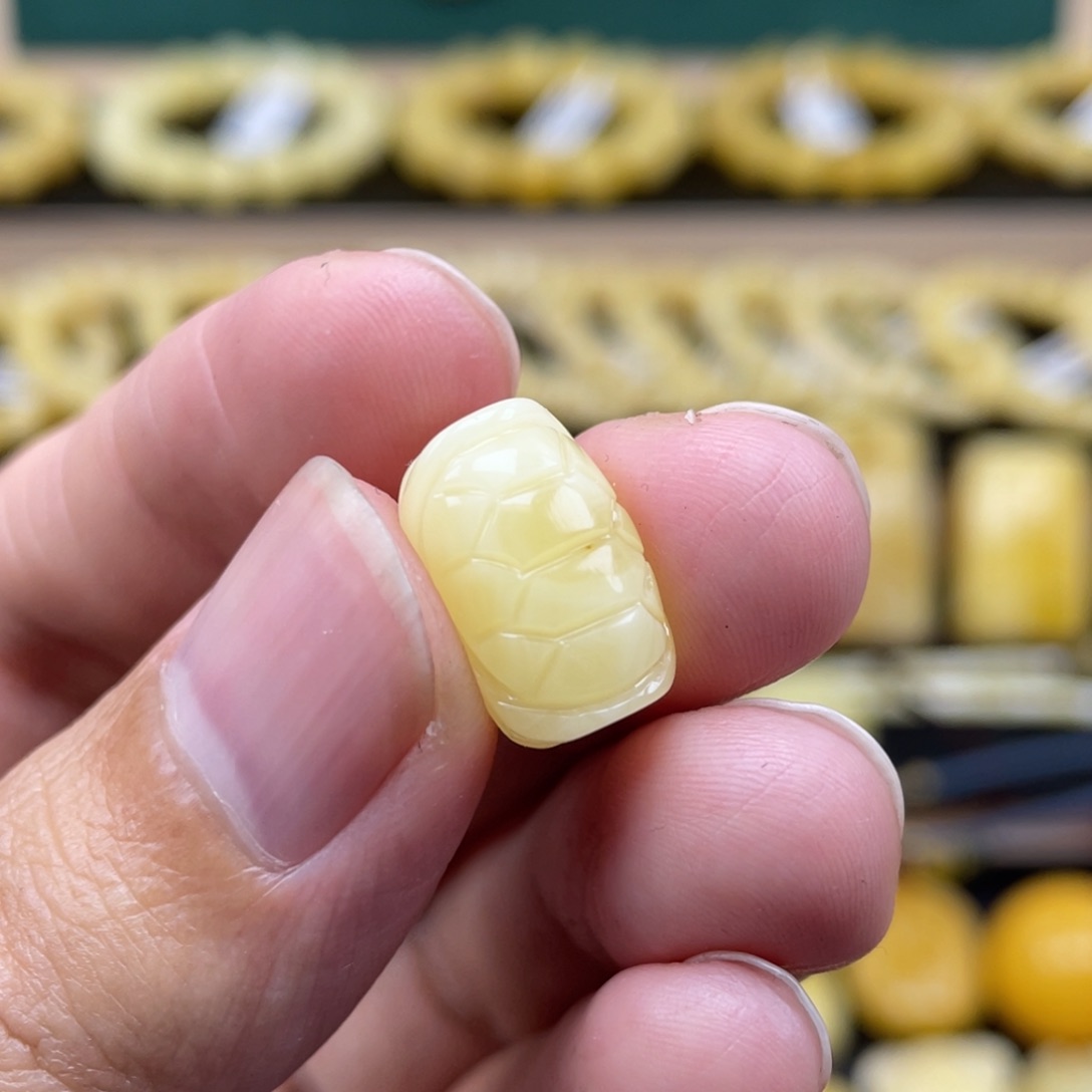 琥珀裸石未镶嵌琥珀蜜蜡