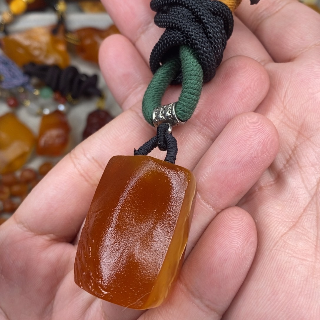 琥珀未镶嵌珠宝奇石