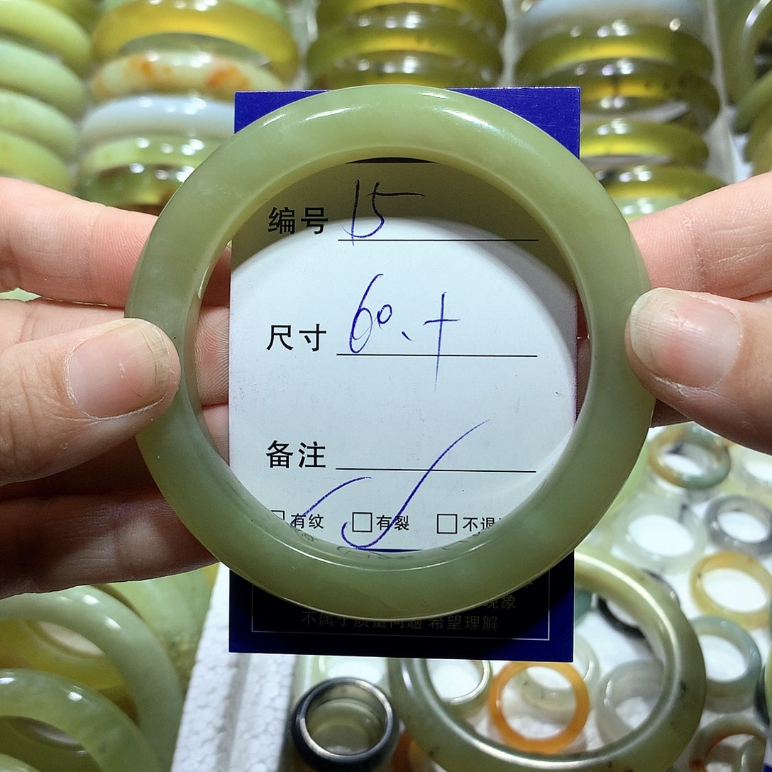 蛇纹石玉手镯未镶嵌