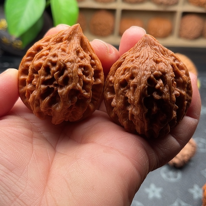 文玩核桃把件全品大姑石边42➕