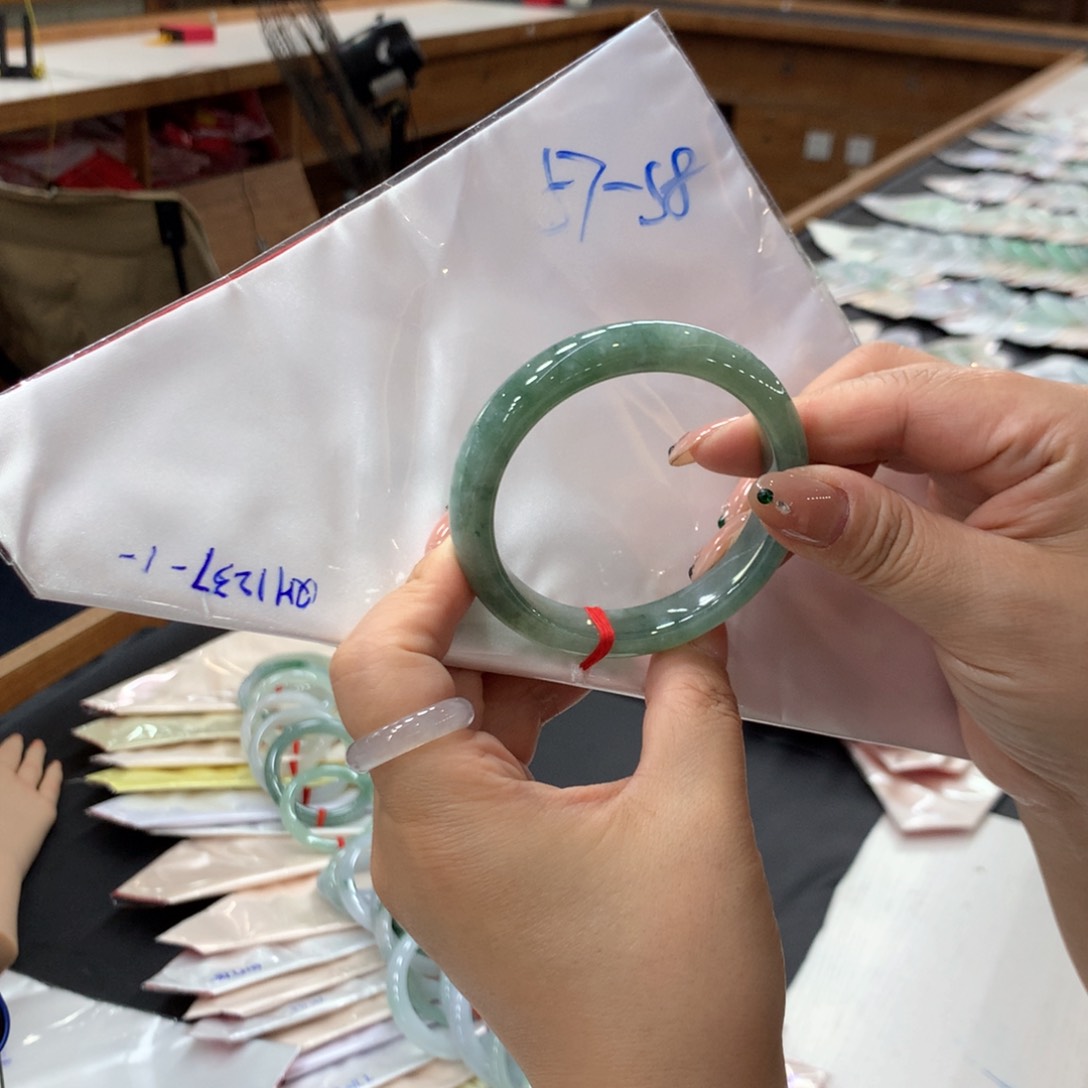 未镶嵌手镯翡翠48小时鉴赏