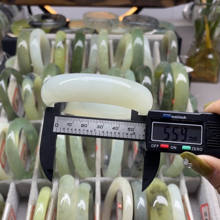 蛇纹石玉手镯未镶嵌39