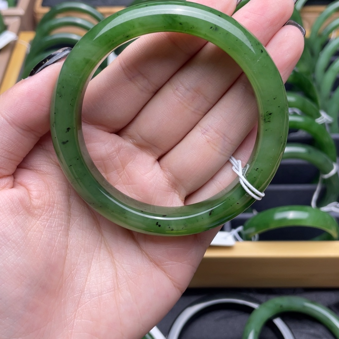 H***!和田玉未镶嵌手镯有纹