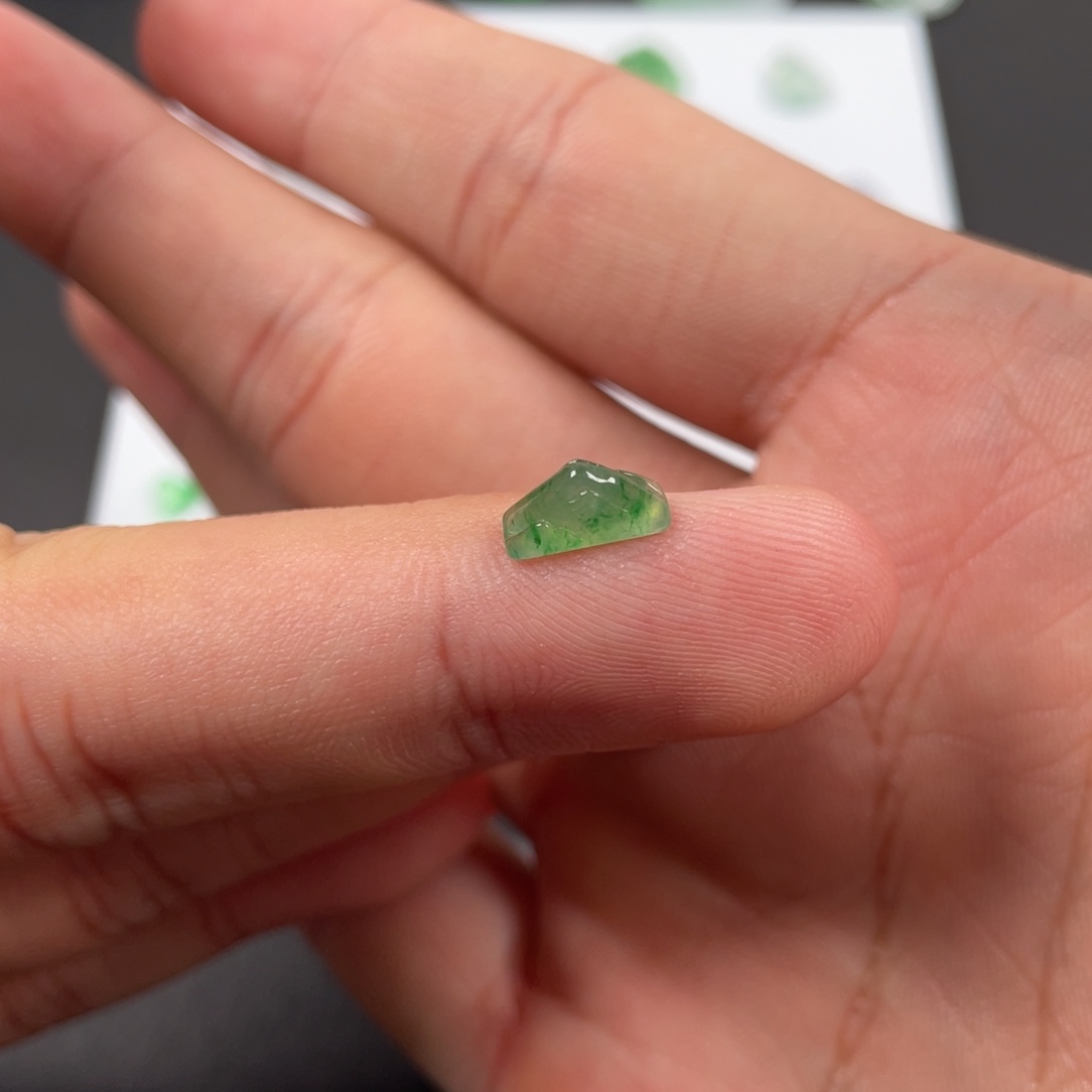 陈***杨翡翠未镶嵌挂件翡翠珠宝翡翠珠宝