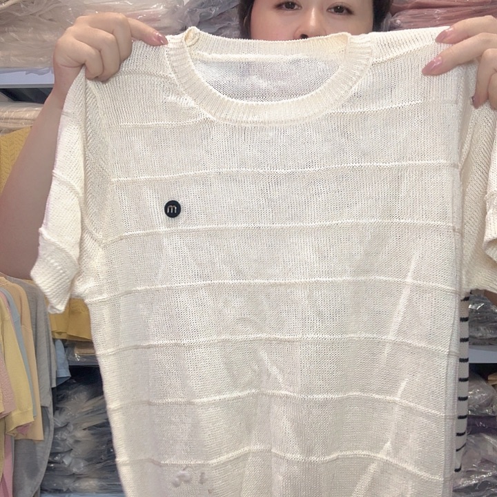 短袖短裤搭配白色亚