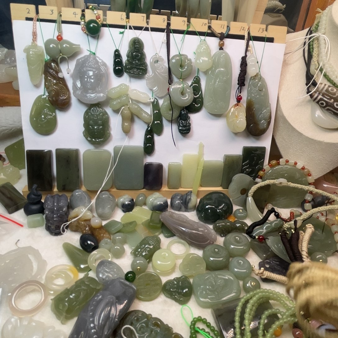 八***商和田玉未镶嵌颈饰