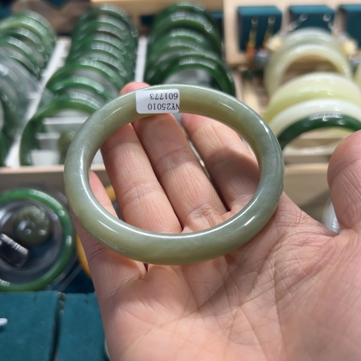 和田玉手镯未镶嵌58.9圈围1773