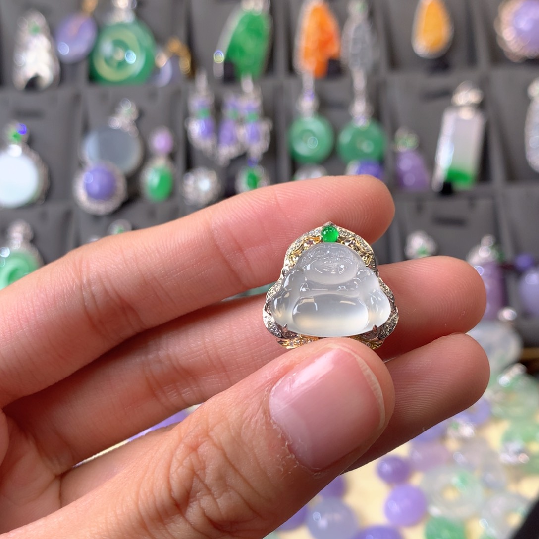 翡翠颈饰18K金镶嵌吊坠