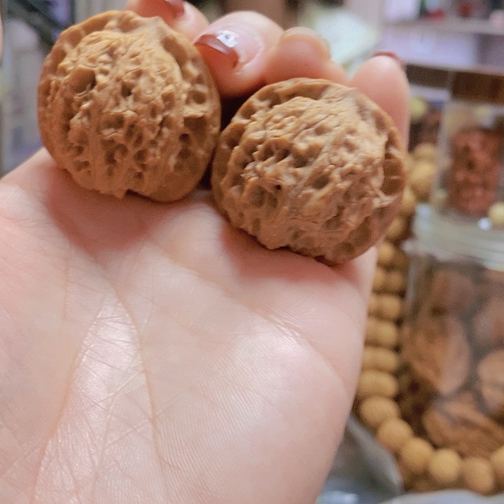 【闪购商品】文玩核桃把件35红皮凤眼