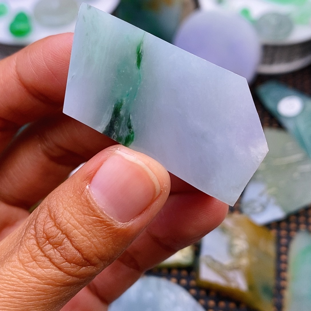 翡翠颈饰未镶嵌翡翠