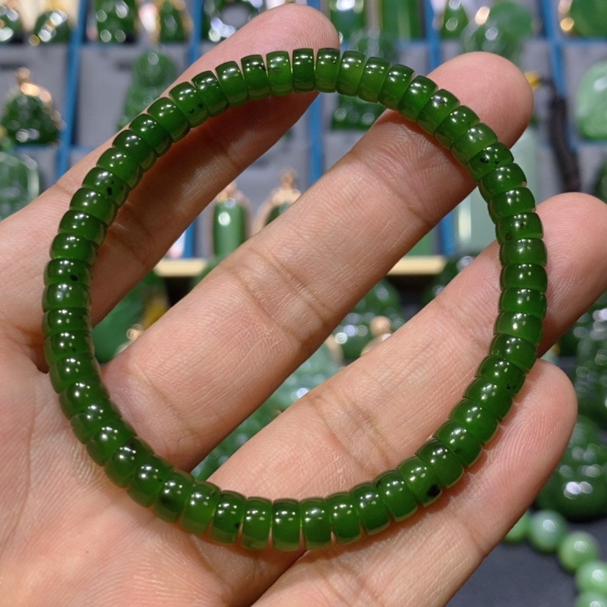 【闪购商品】和田玉吊坠(不含链)未镶嵌俄七红皮菠菜绿手串 6/3