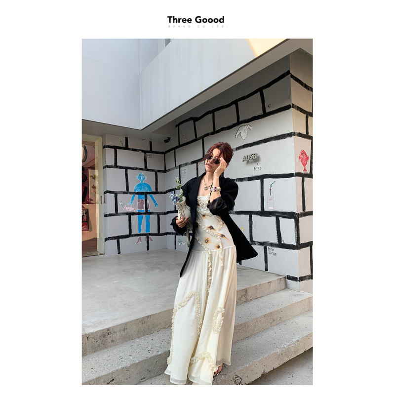 THREE GOOOD/三吉岛屿泡泡吊带夏季连衣裙 SQ240673