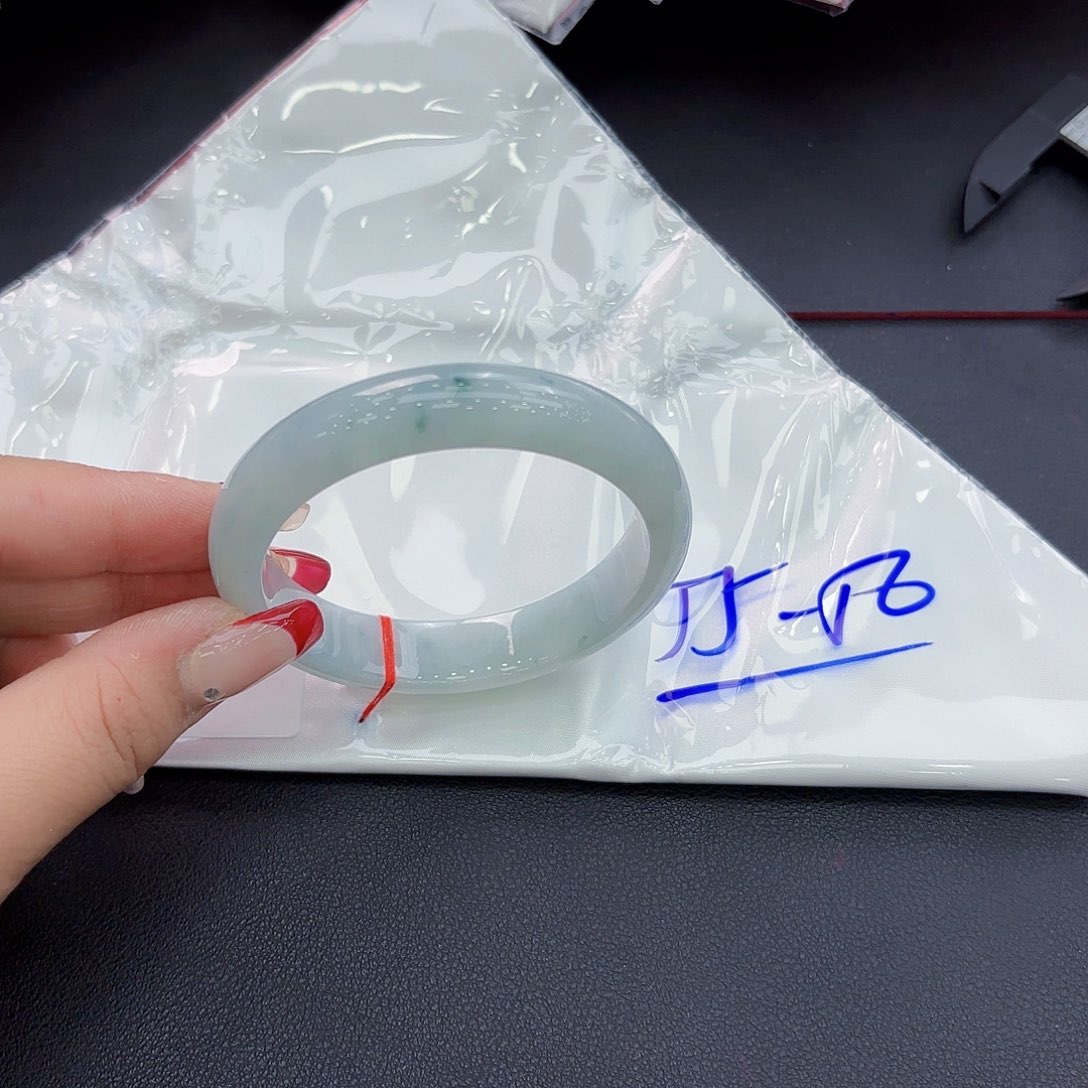 翡翠手镯未镶嵌手镯