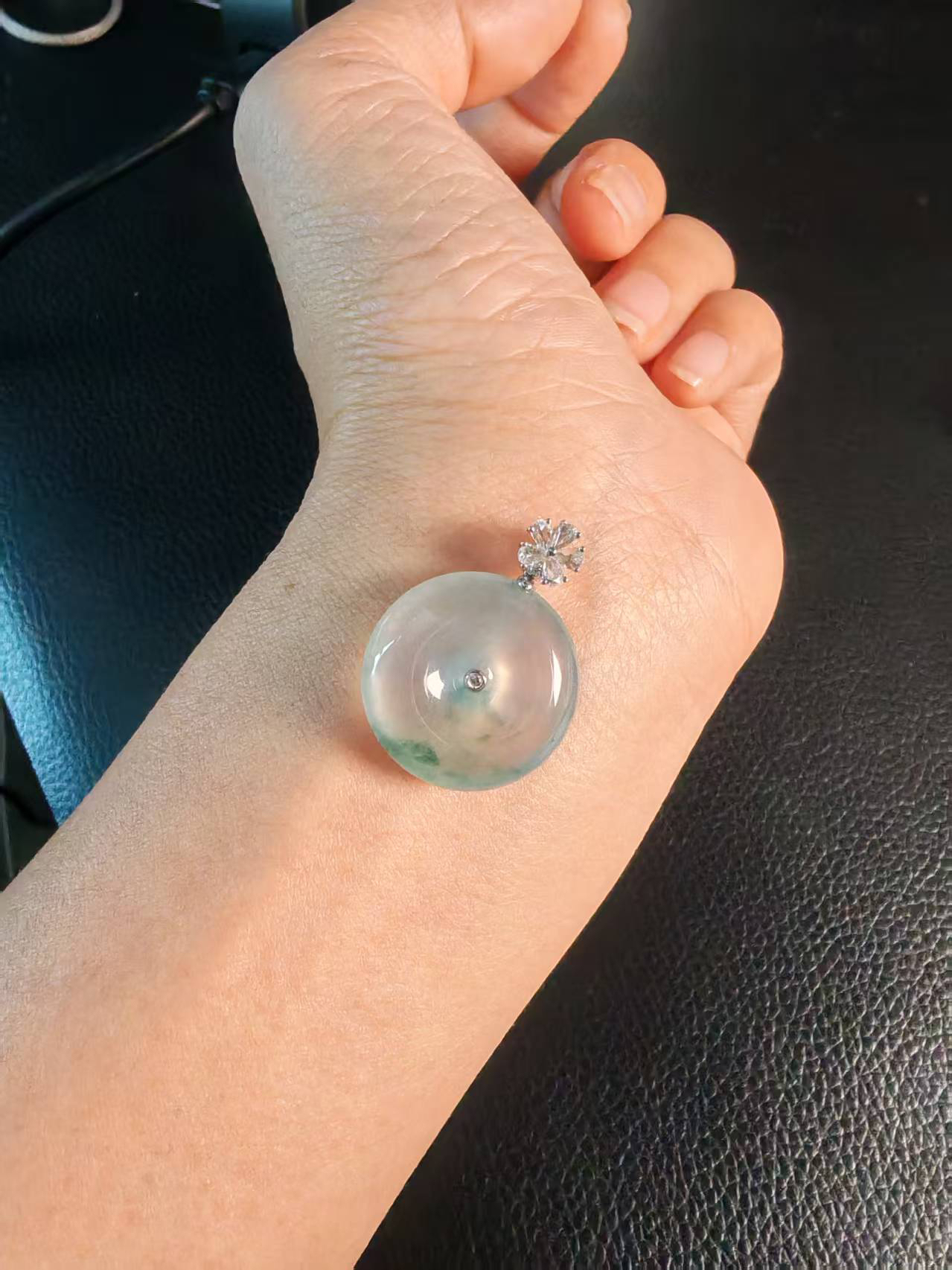 天然缅甸翡翠高冰起光飘绿花平安扣