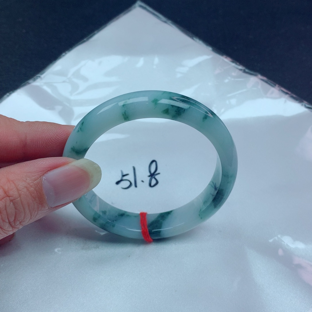 翡翠手镯未镶嵌翡翠手镯