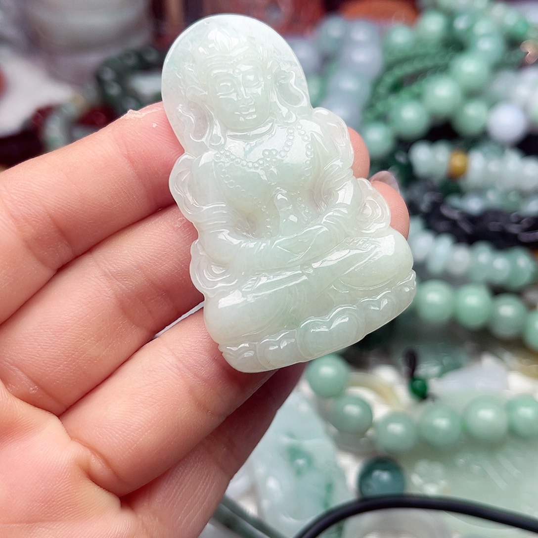 鹿****翡翠未镶嵌颈饰翡翠