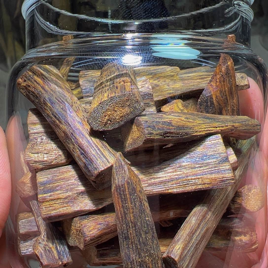 沉香手把件用****3沉香奇楠海南野生树心老料60克