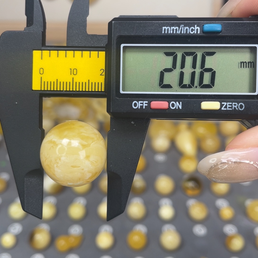 琥珀未镶嵌裸石82