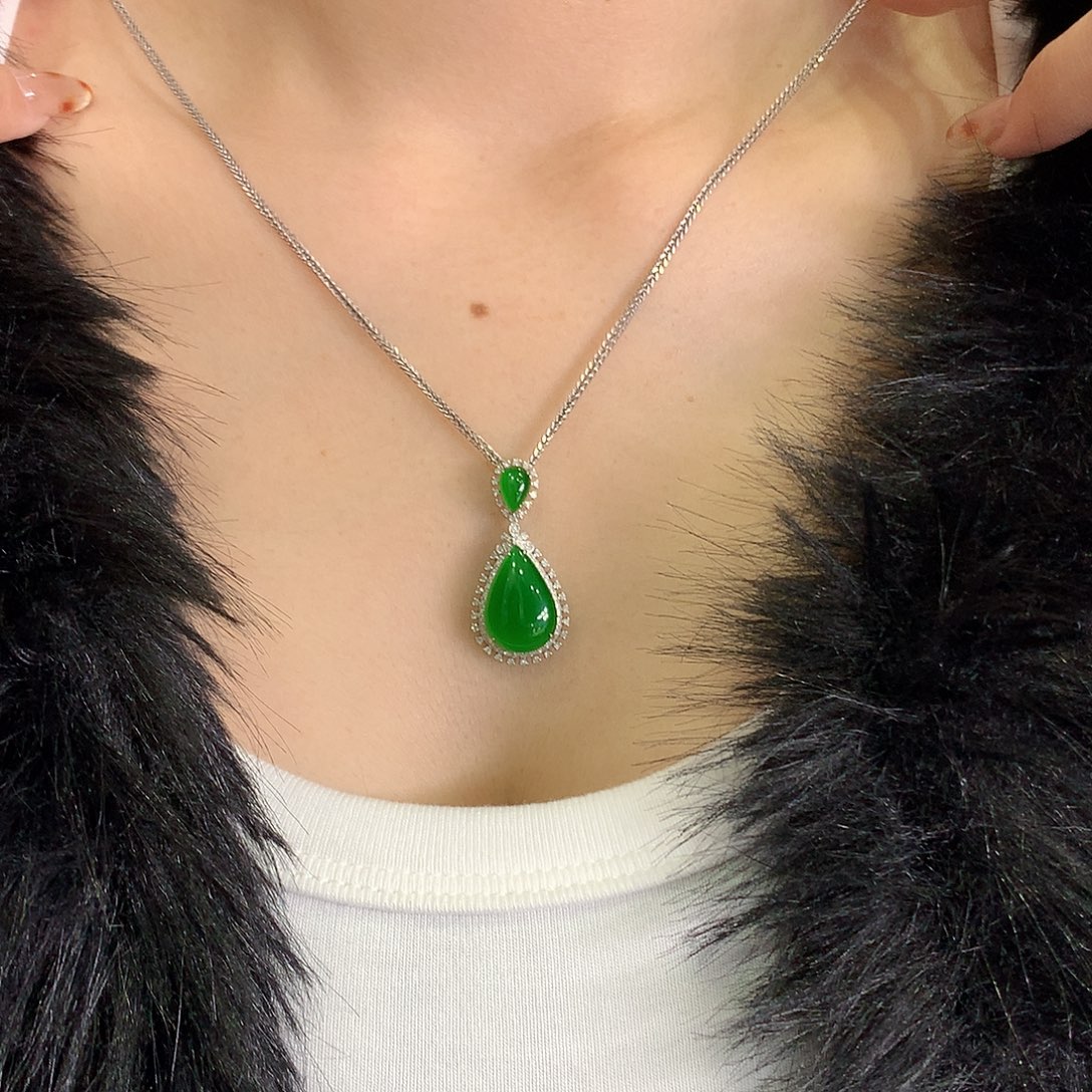 翡翠18K金镶嵌颈饰