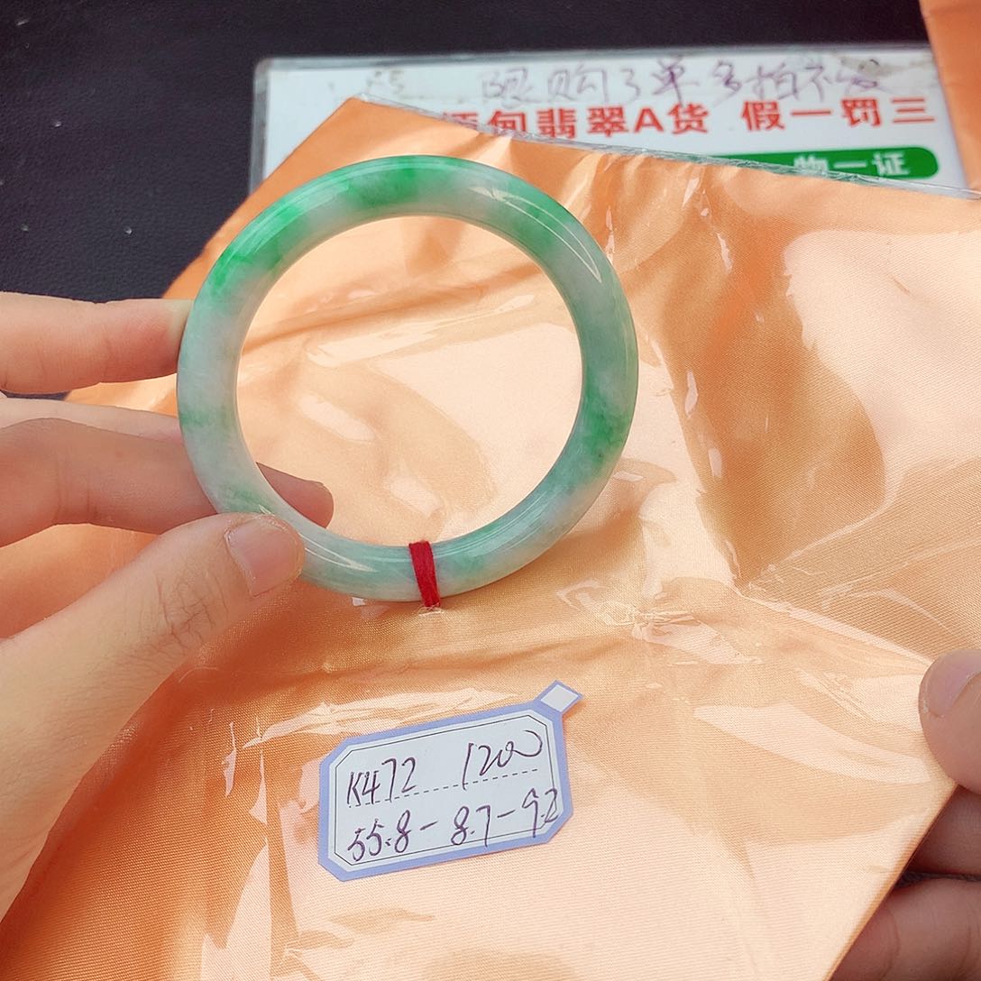 翡翠手镯未镶嵌翡翠