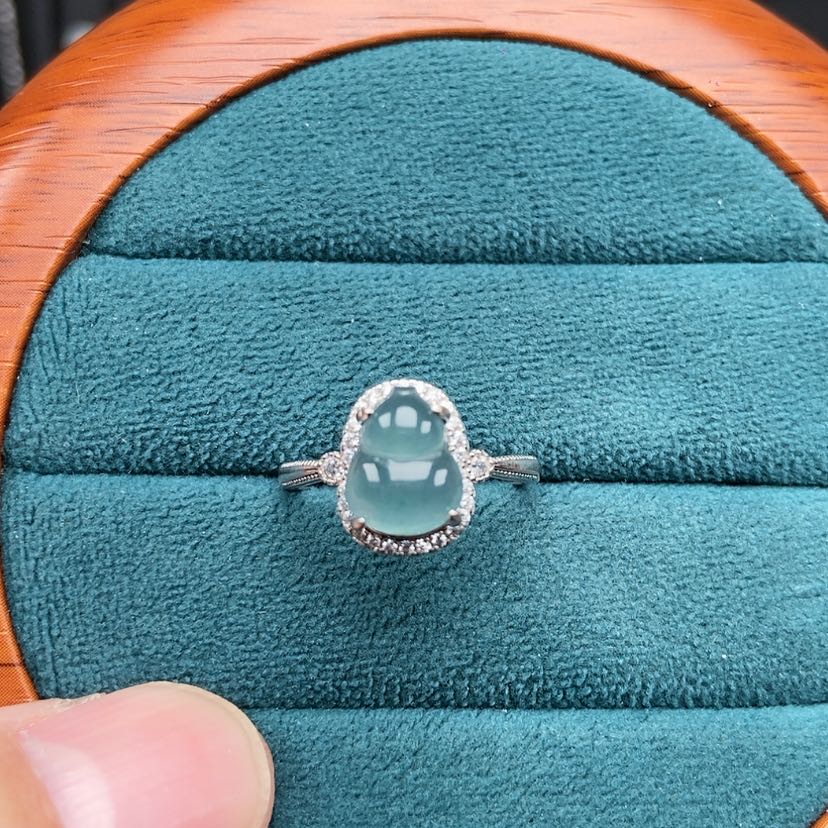 【闪购商品】银S925镶嵌戒指翡翠不***池