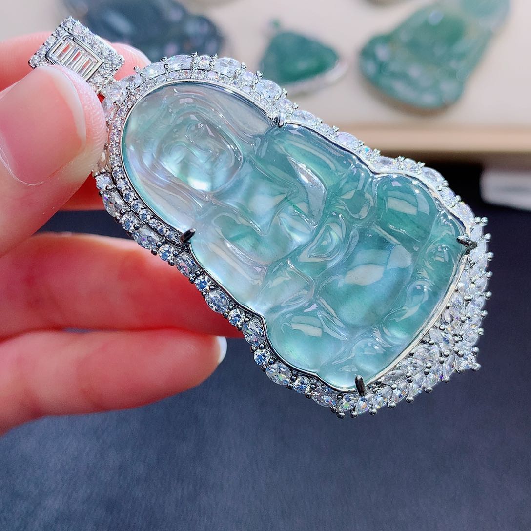 翡翠颈饰未镶嵌翡翠