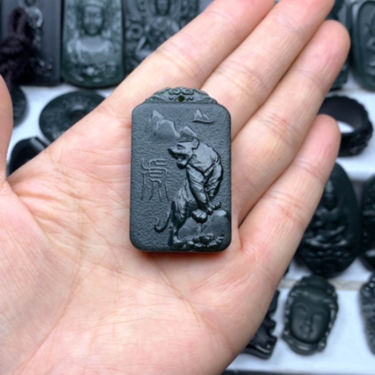 【闪购商品】和田玉颈饰未镶嵌紫**来双面雕刻