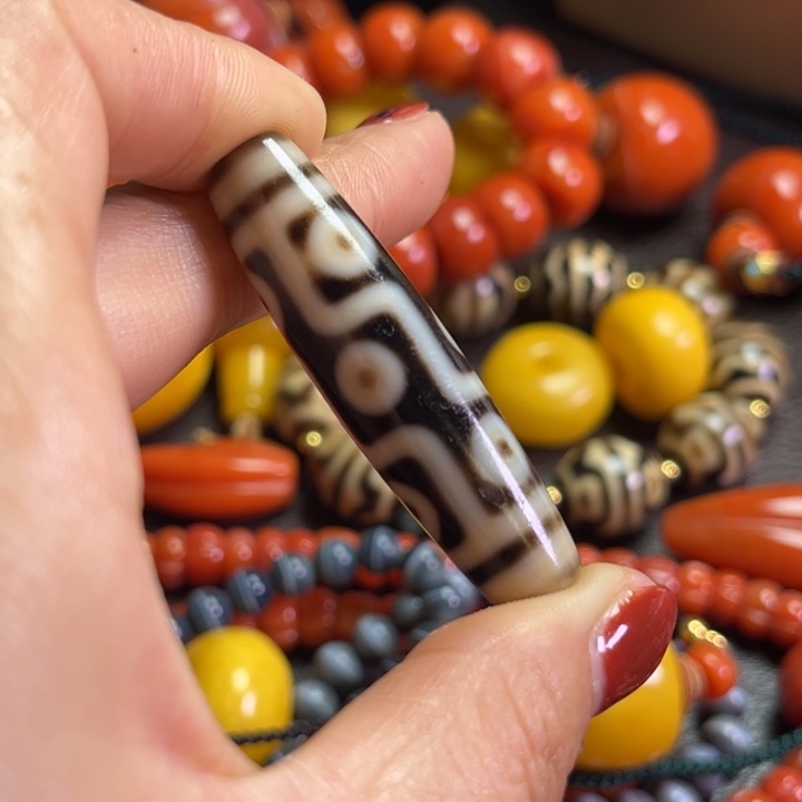 颈饰琉璃鹰*眼琉璃……..