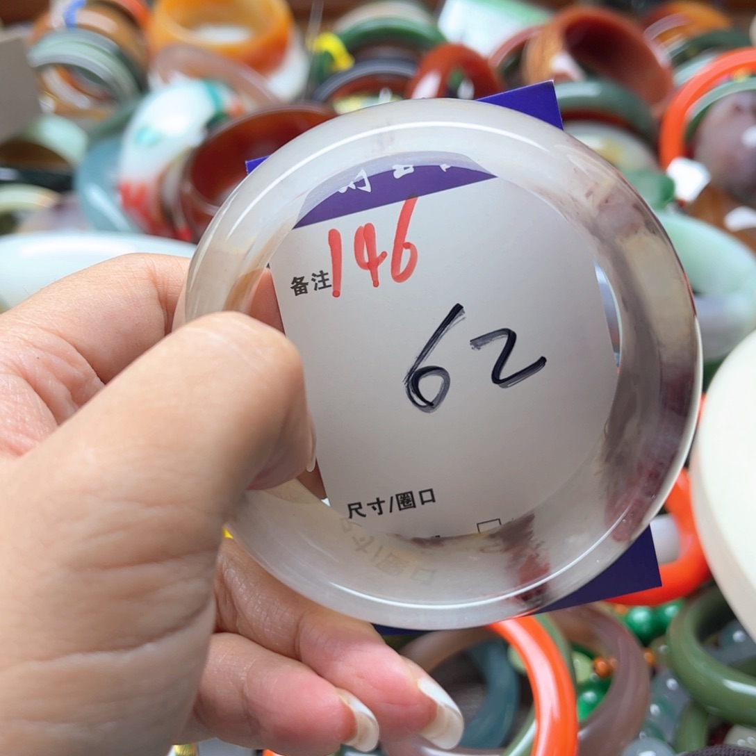 未镶嵌手镯石英岩玉
