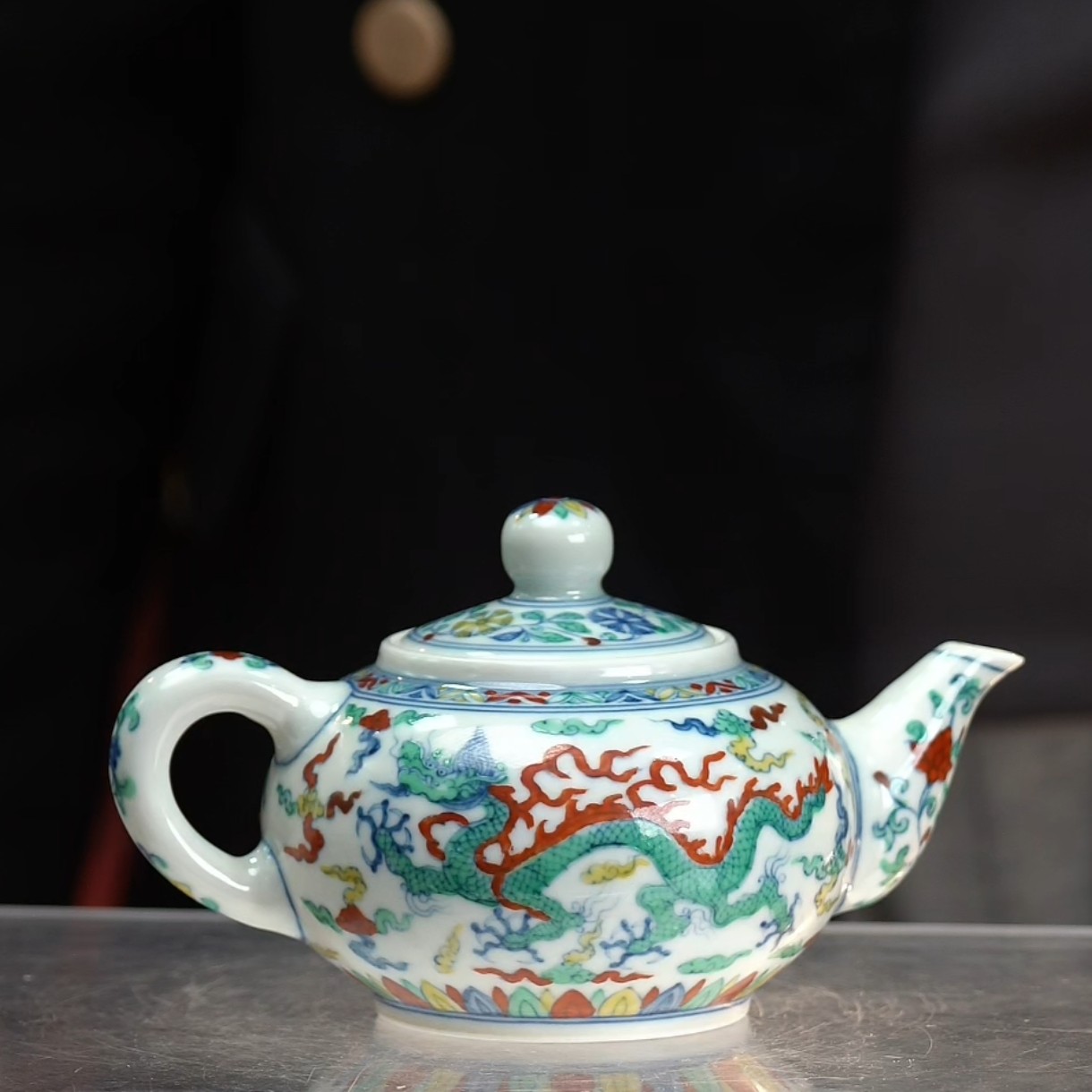 斗彩云龙纹执壶  