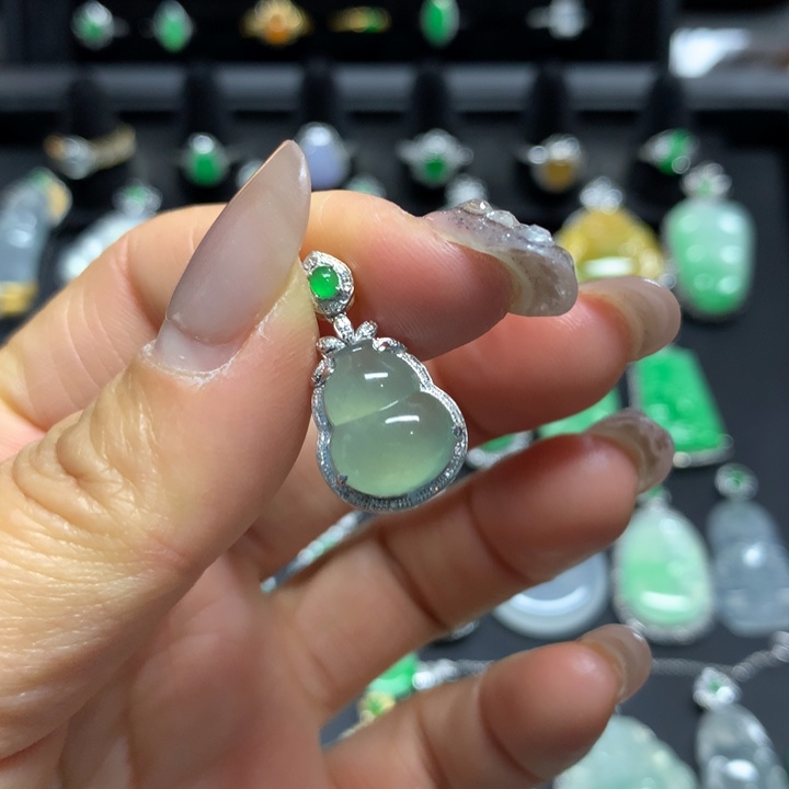 【闪购商品】翡翠颈饰18K金镶嵌吊坠