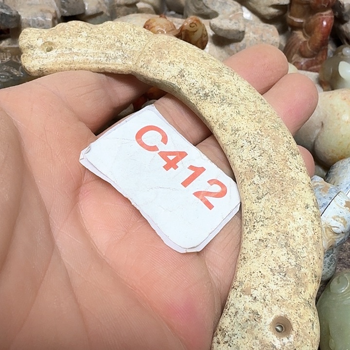 蛇纹石玉颈饰未镶嵌