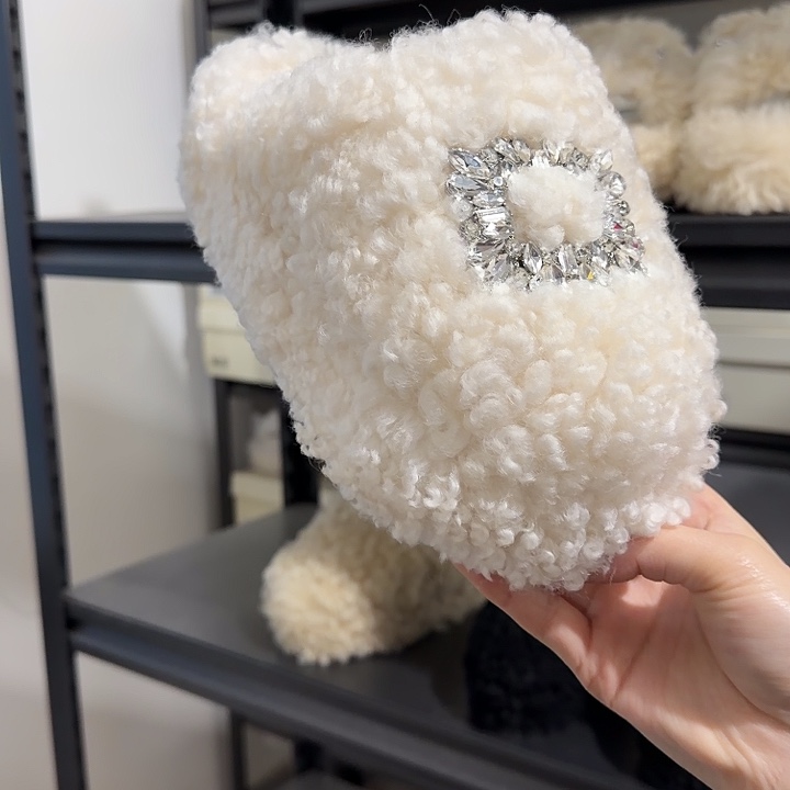 39白色卷毛包脚五厘米