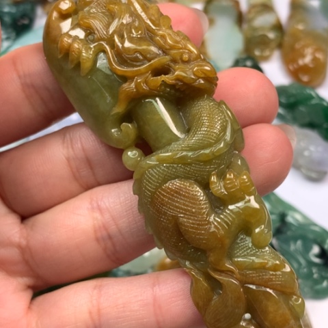 翡翠颈饰未镶嵌翡翠