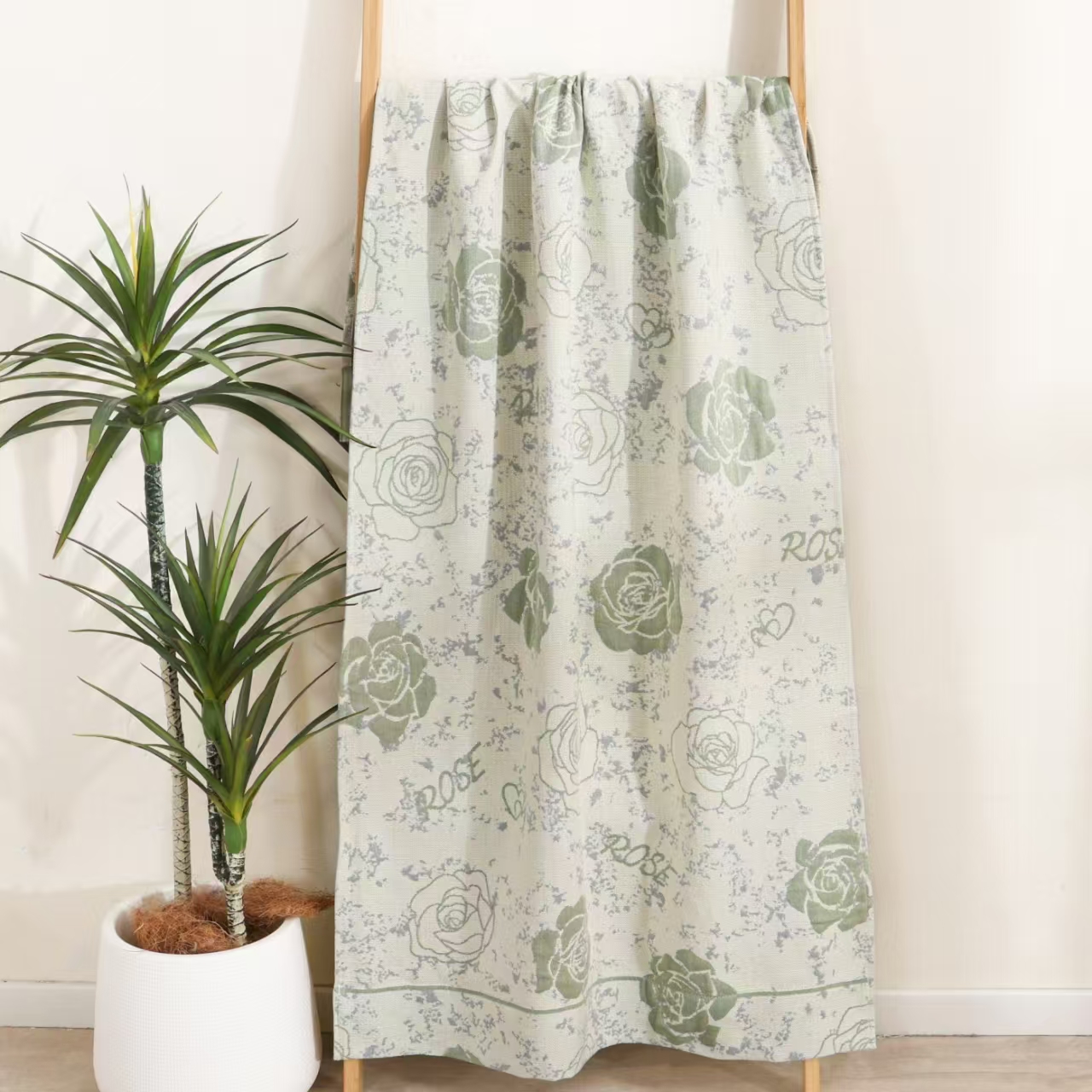 【玫瑰花绿色浴巾 】 高端雨露麻浴巾四季新款超柔吸水速干流苏一条