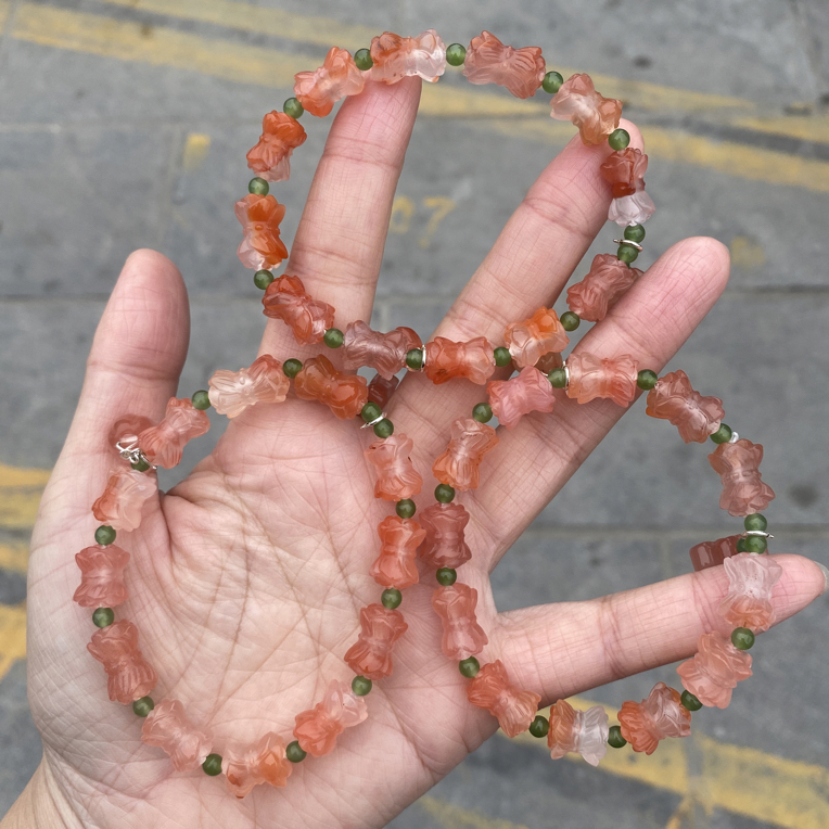 南红玛瑙并蒂莲手串。多样性发其一