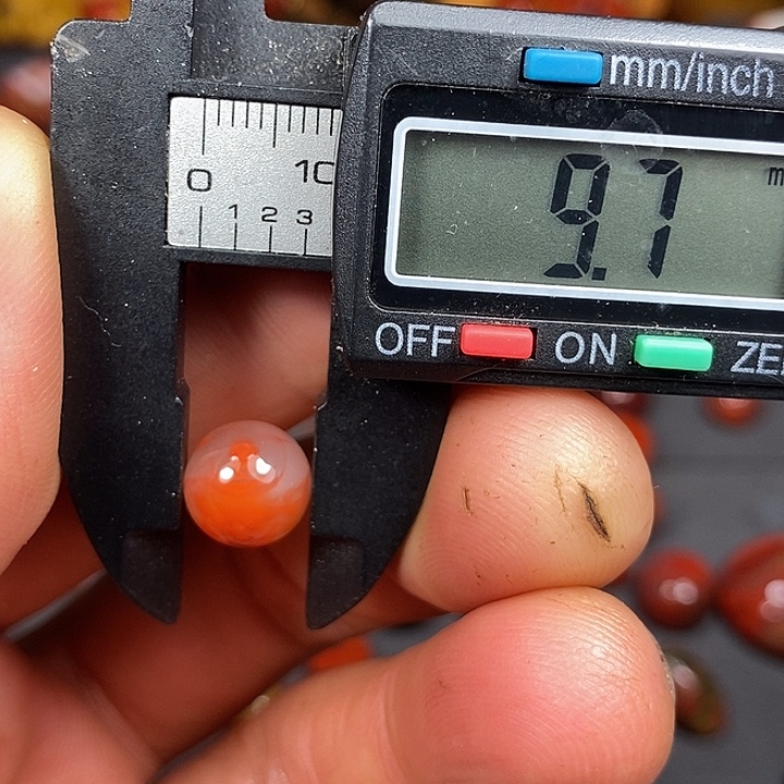 南红玛瑙未镶嵌车挂