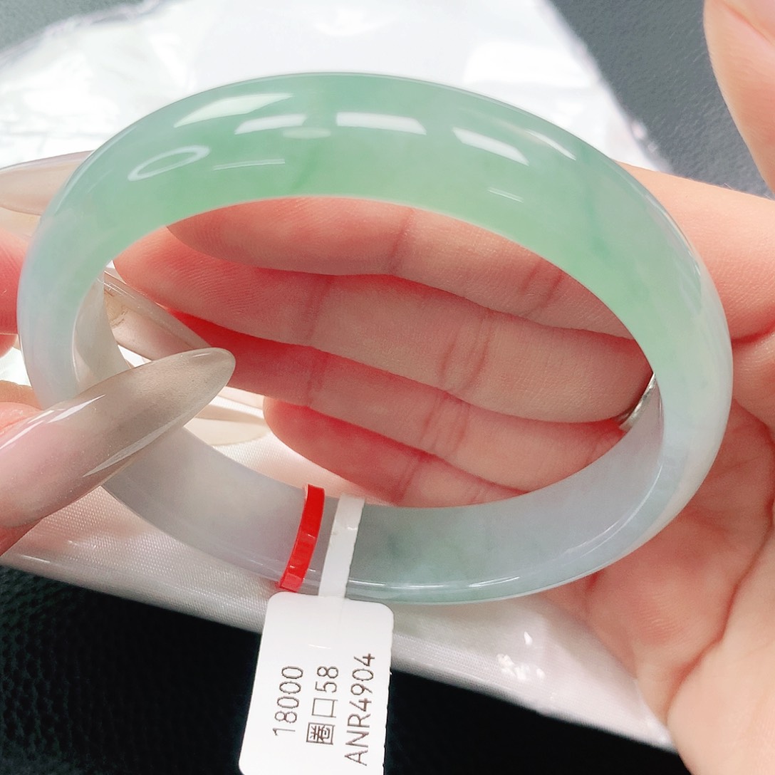 翡翠手镯未镶嵌59圈