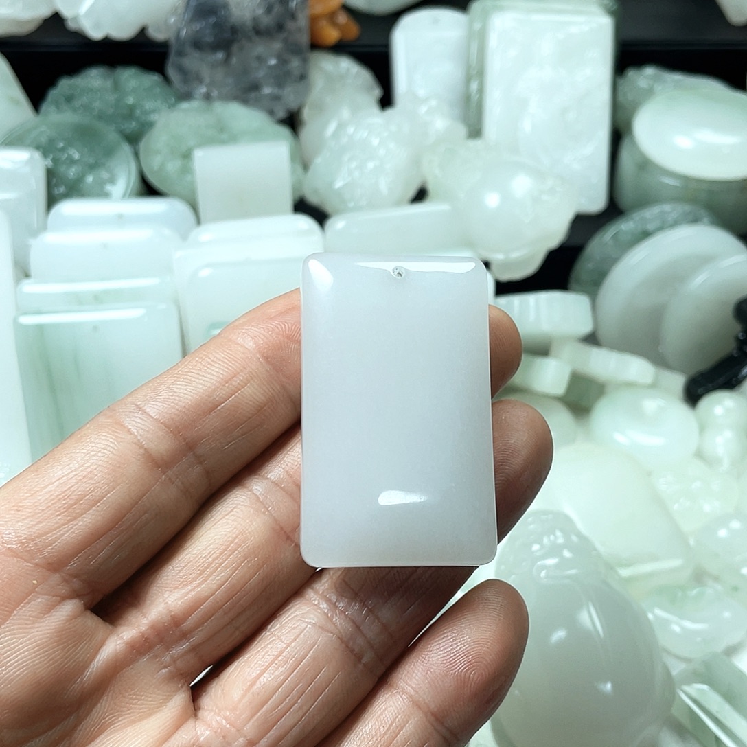 *****石英质玉（天山翠）未镶嵌颈饰